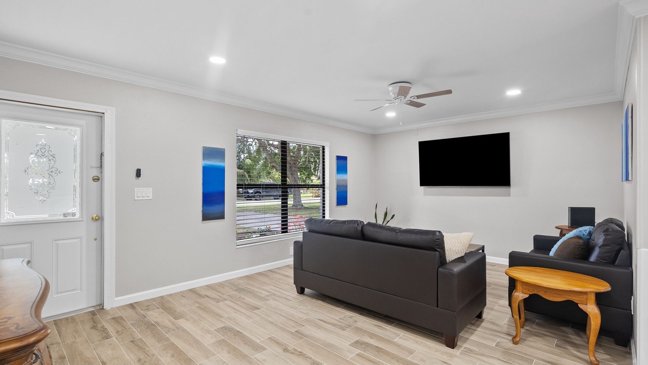 Photo of Livingroom in Lakewood Park
