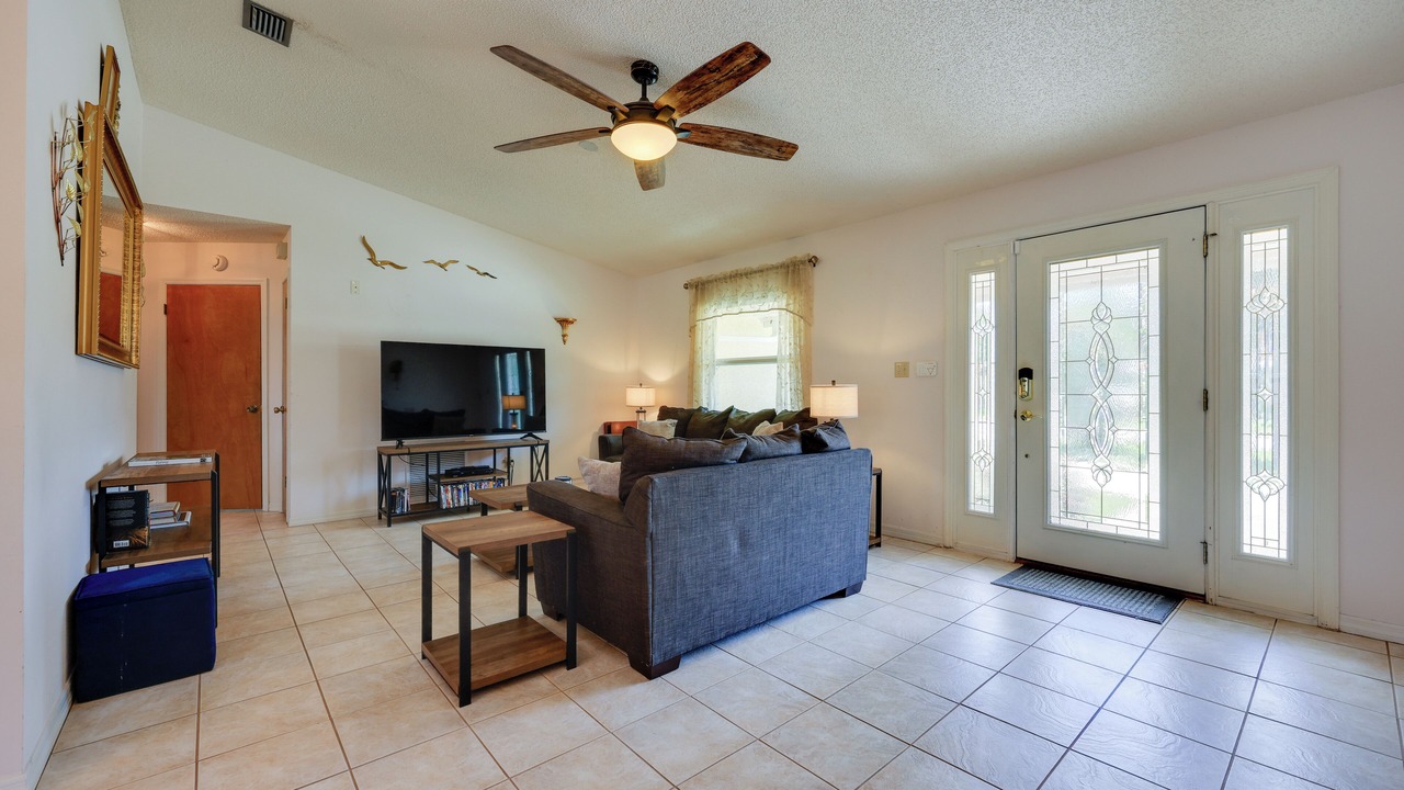 Photo of Livingroom in East Palatka