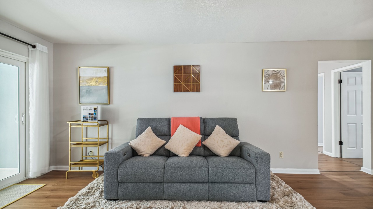 Photo of Livingroom in Oakford Park