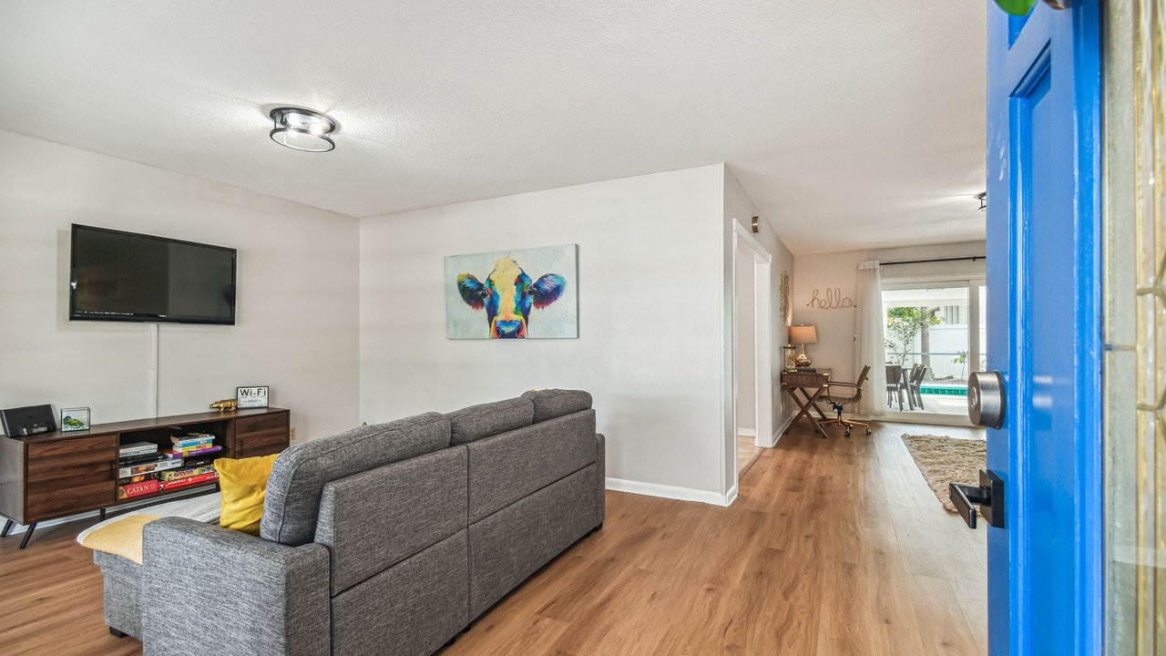 Photo of Livingroom in Oakford Park