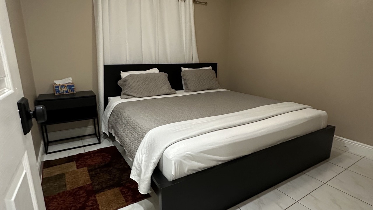 Photo of Bedroom in Town N County Park