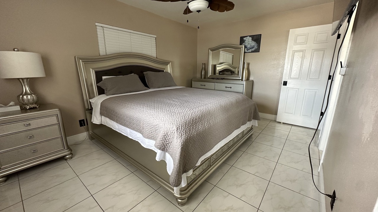 Photo of Bedroom in Town N County Park