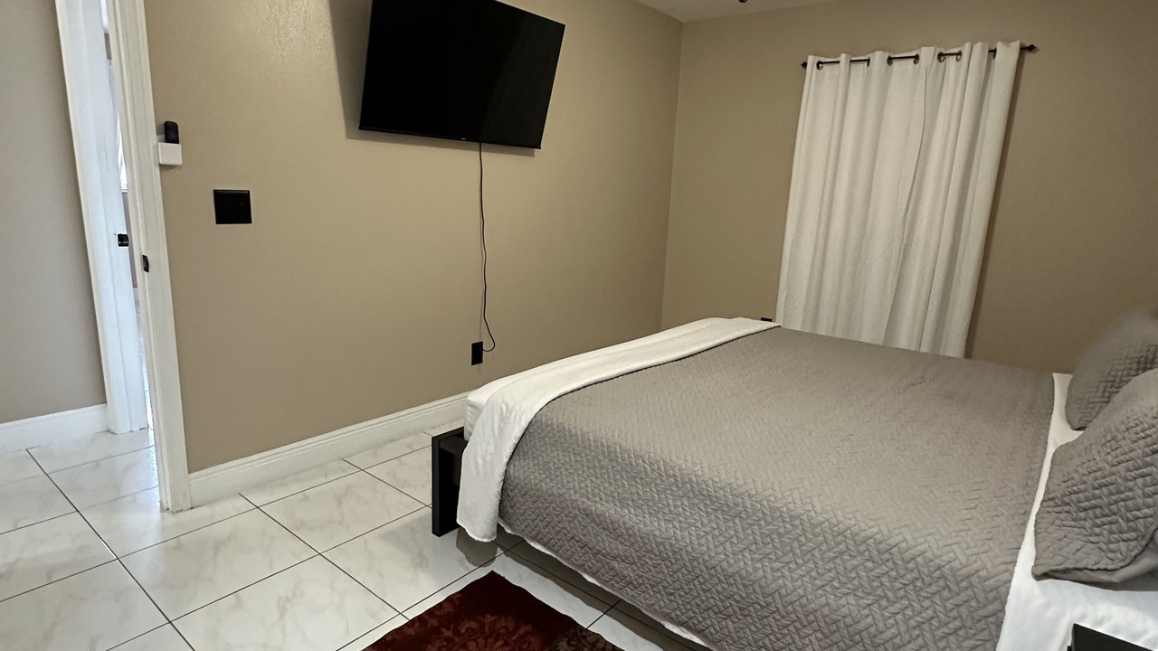 Photo of Bedroom in Town N County Park