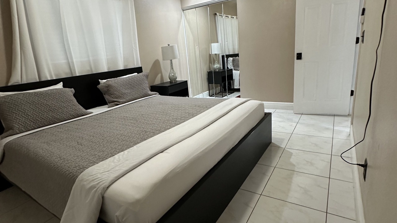 Photo of Bedroom in Town N County Park