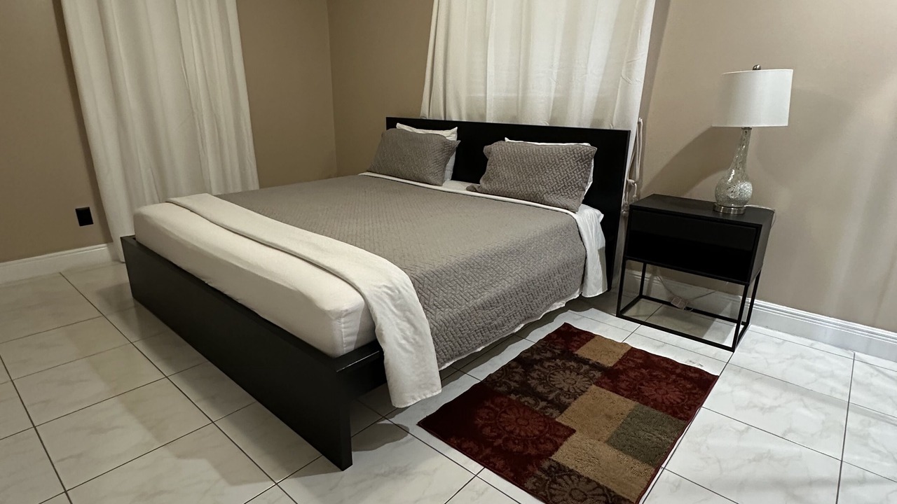 Photo of Bedroom in Town N County Park