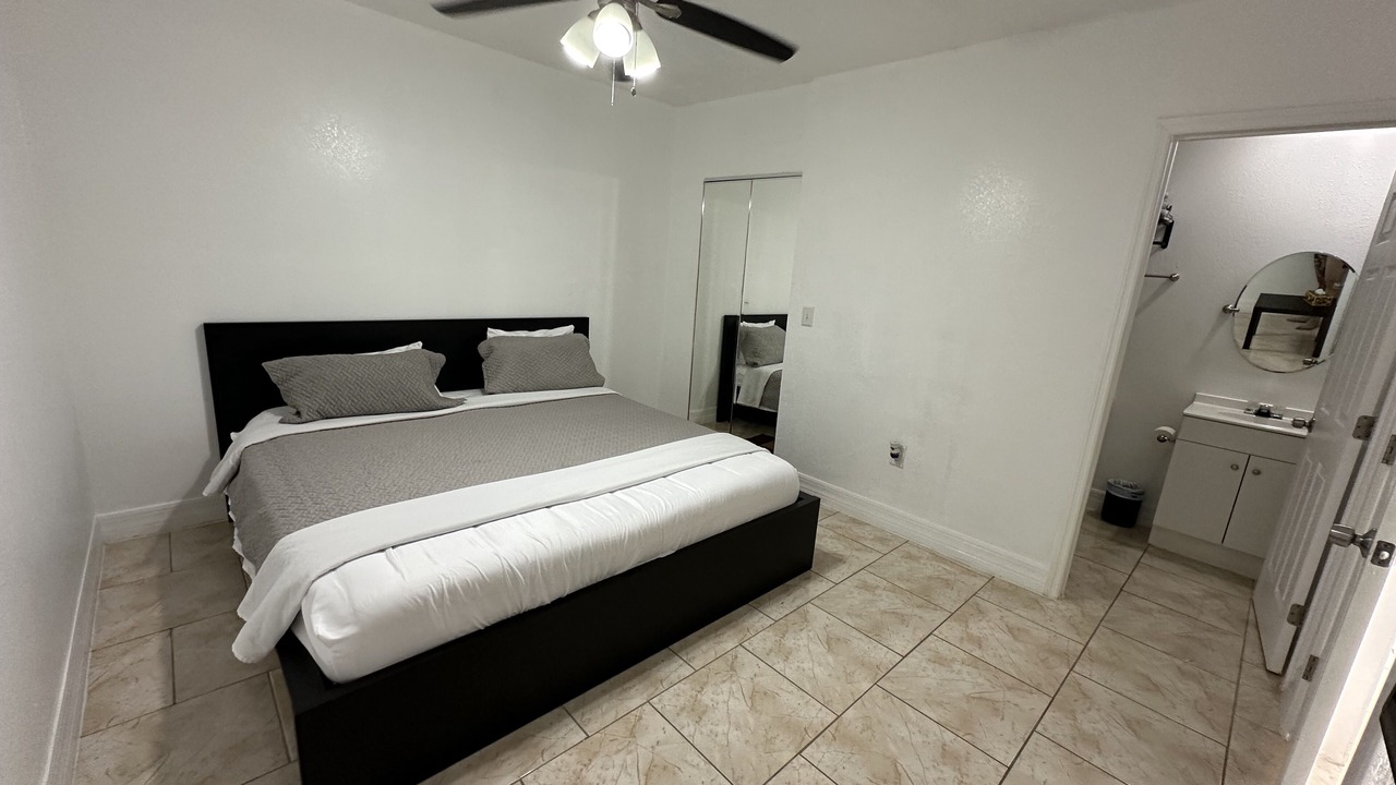 Photo of Bedroom in Town N County Park