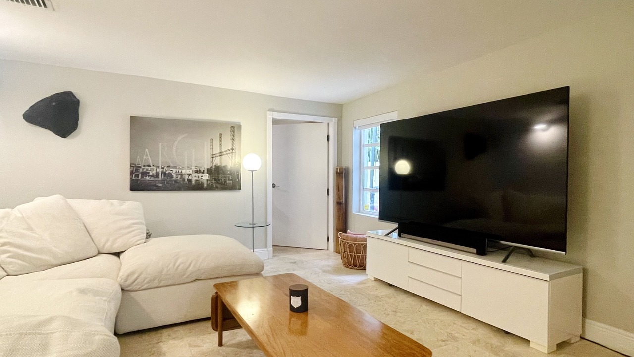 Photo of Livingroom in Key Biscayne