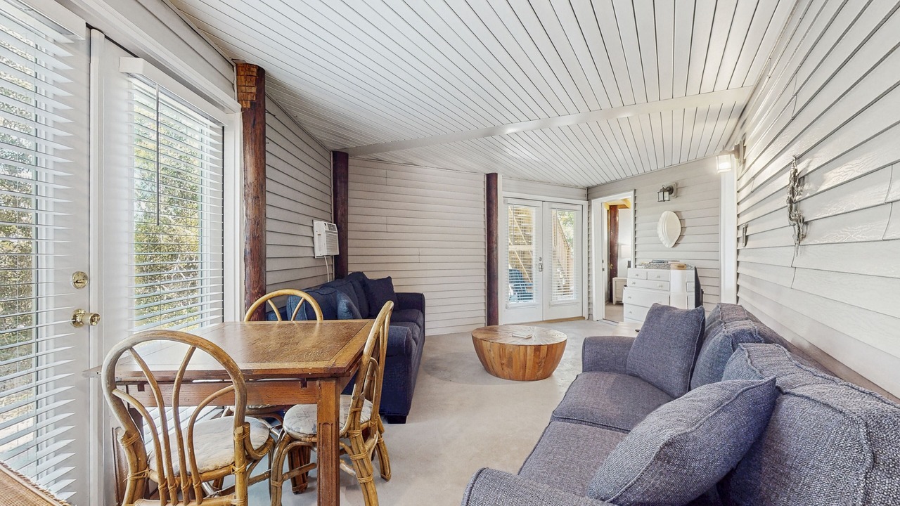 Photo of Livingroom in Surf Side Shores