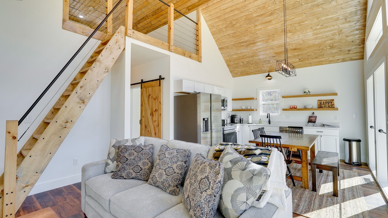 Photo of Livingroom in Dryden