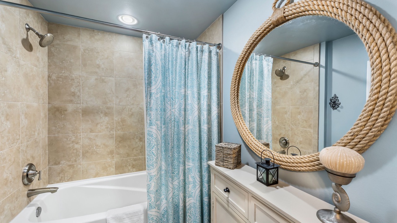 Photo of Bathroom in Baytowne Wharf
