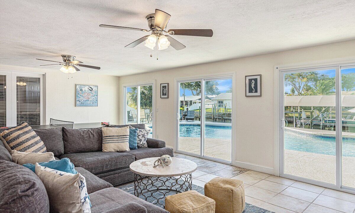 Photo of Livingroom in Bay Crest Park