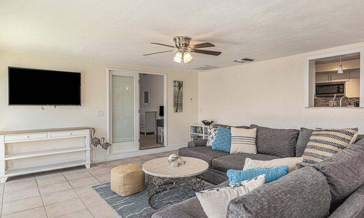 Photo of Livingroom in Bay Crest Park