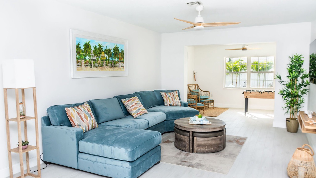 Photo of Livingroom in Golden Beach Estates