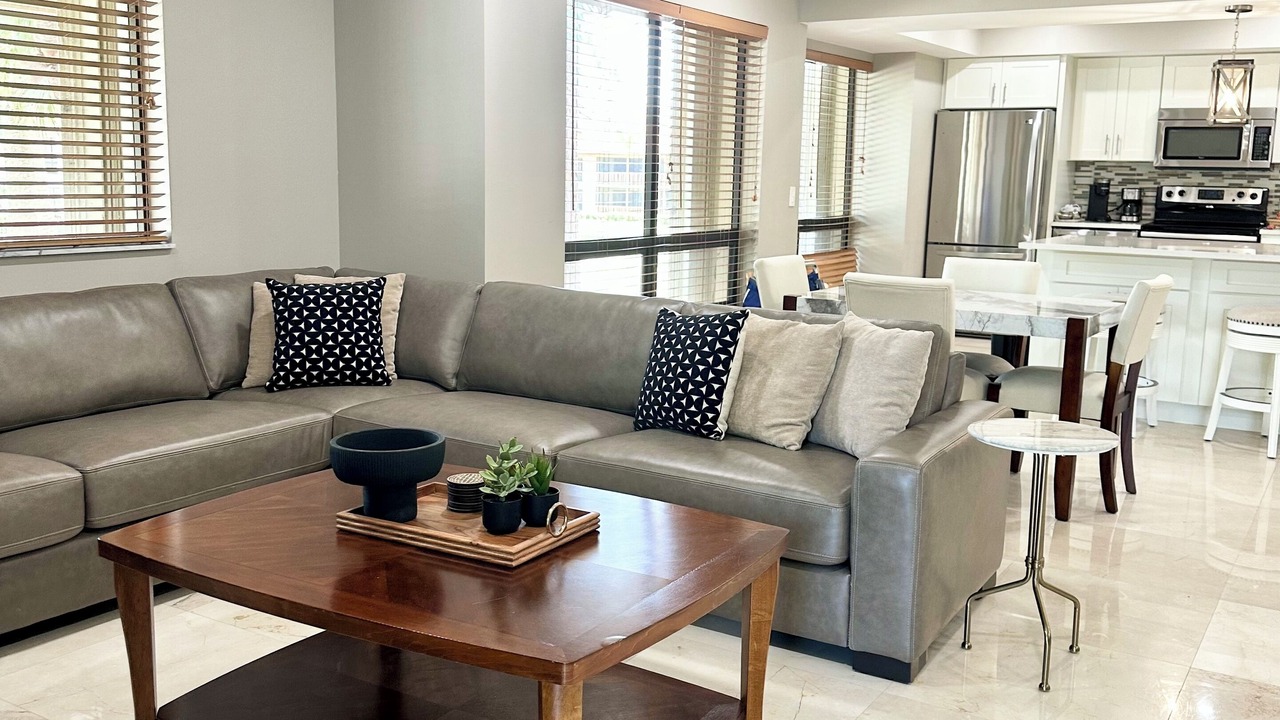 Photo of Livingroom in Hunt Club
