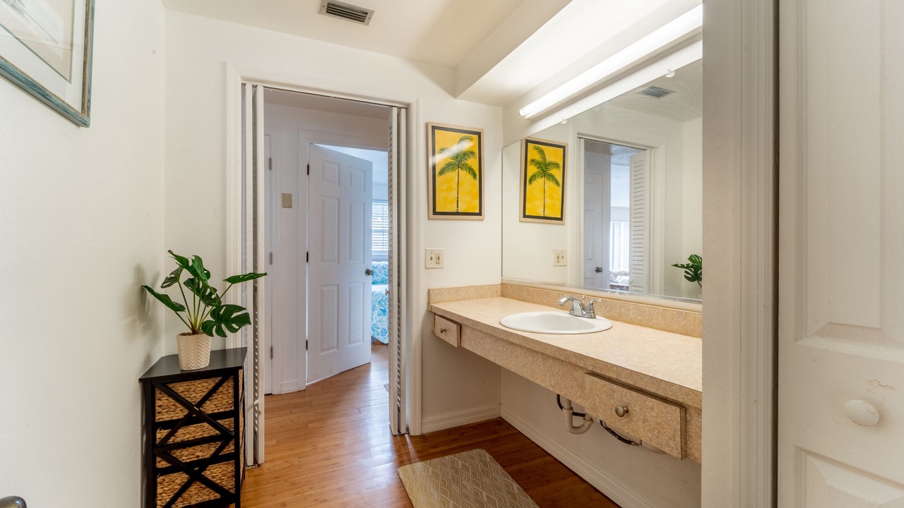 Photo of Bathroom in Carver City - Lincoln Gardens