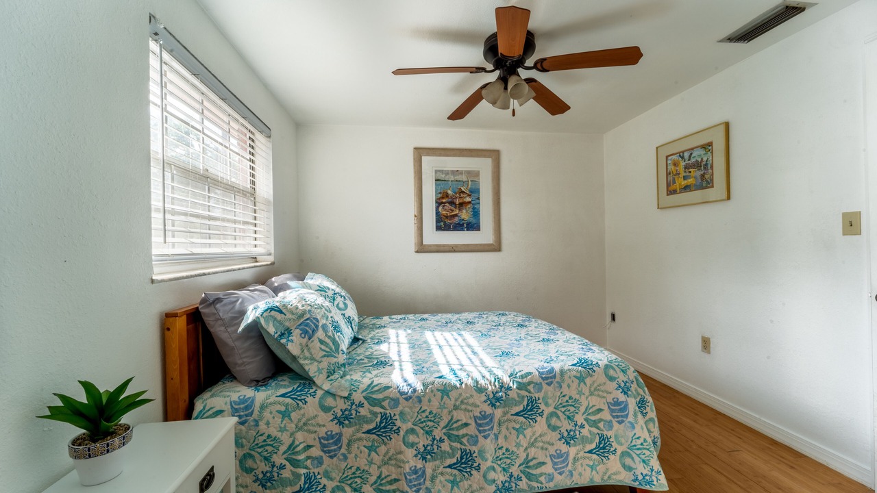 Photo of Bedroom in Carver City - Lincoln Gardens