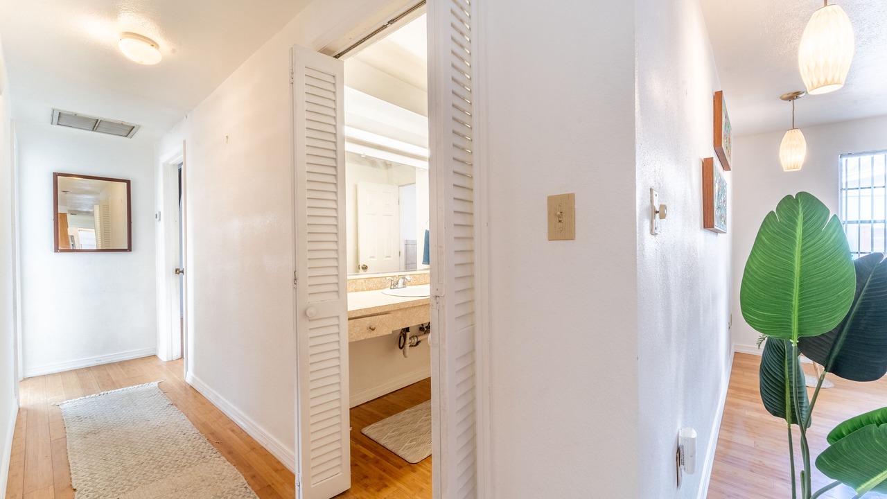 Photo of Bathroom in Carver City - Lincoln Gardens