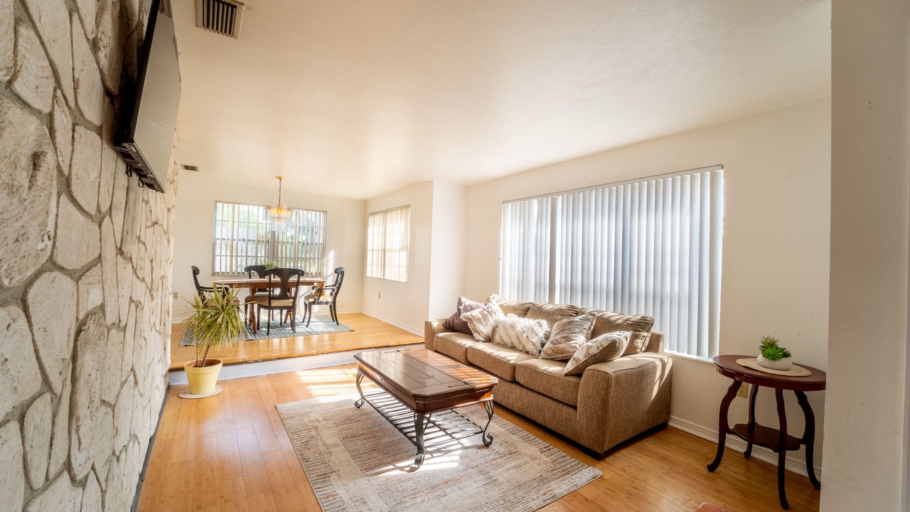 Photo of Livingroom in Carver City - Lincoln Gardens