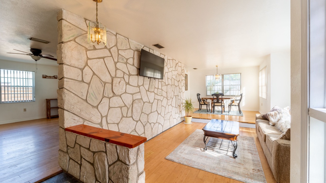 Photo of Livingroom in Carver City - Lincoln Gardens