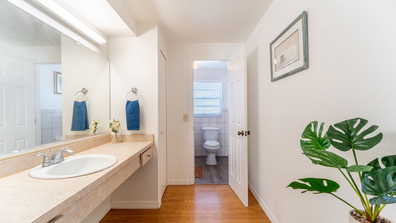 Photo of Bathroom in Carver City - Lincoln Gardens