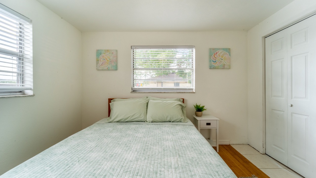 Photo of Bedroom in Carver City - Lincoln Gardens