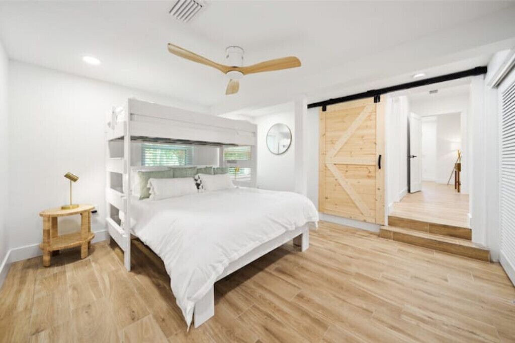 Photo of Bedroom in Tropic