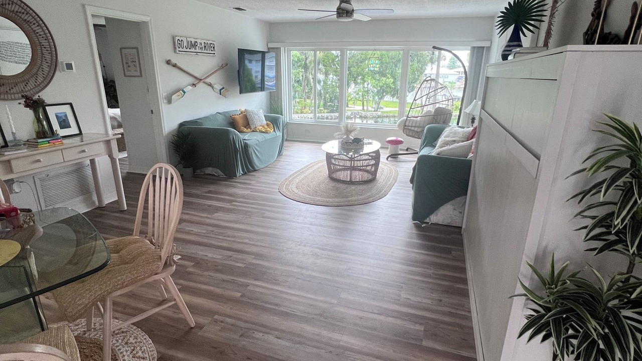 Photo of Livingroom in Springs at Kings Bay