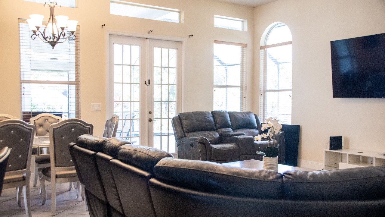 Photo of Livingroom in Hunt Club
