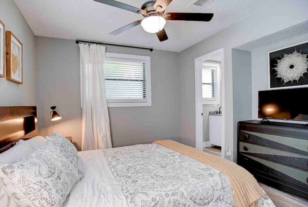 Photo of Bedroom in Lakeside