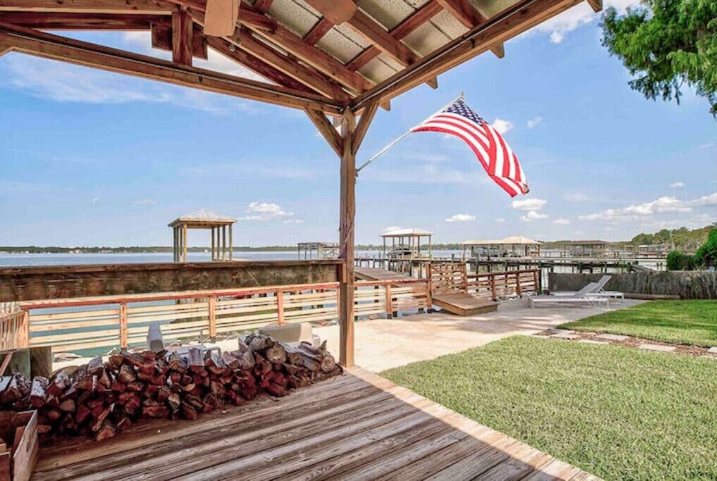 Photo of Patio Balcony in Lakeside