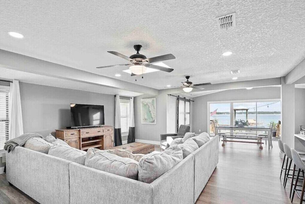 Photo of Livingroom in Lakeside