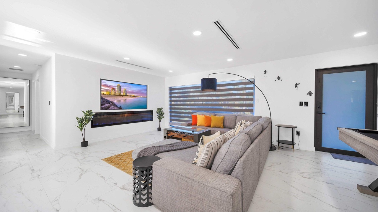 Photo of Livingroom in Golden Glades