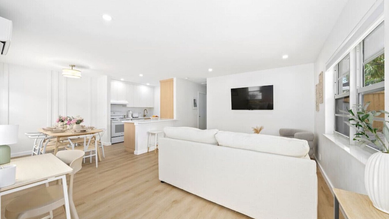 Photo of Livingroom in Parrot Cove