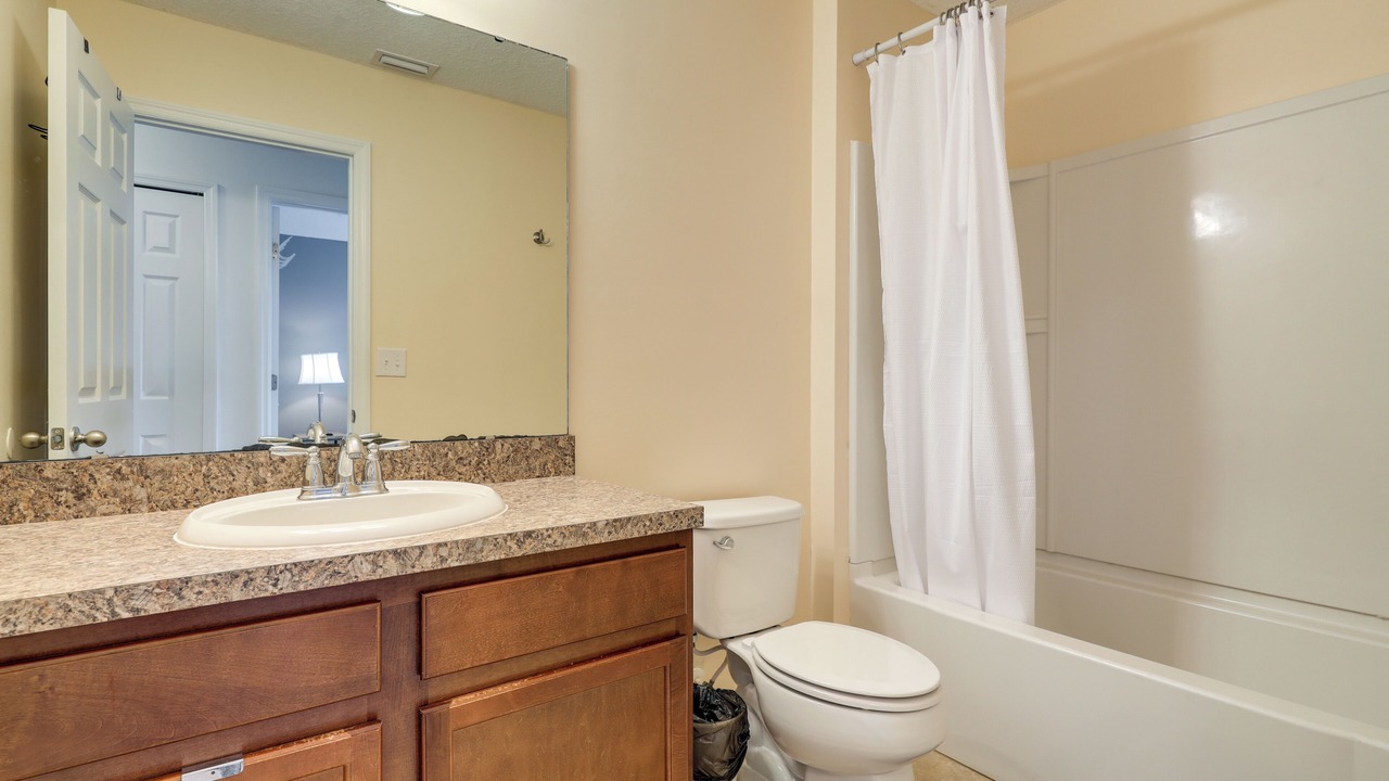 Photo of Bathroom in OakLeaf Plantation