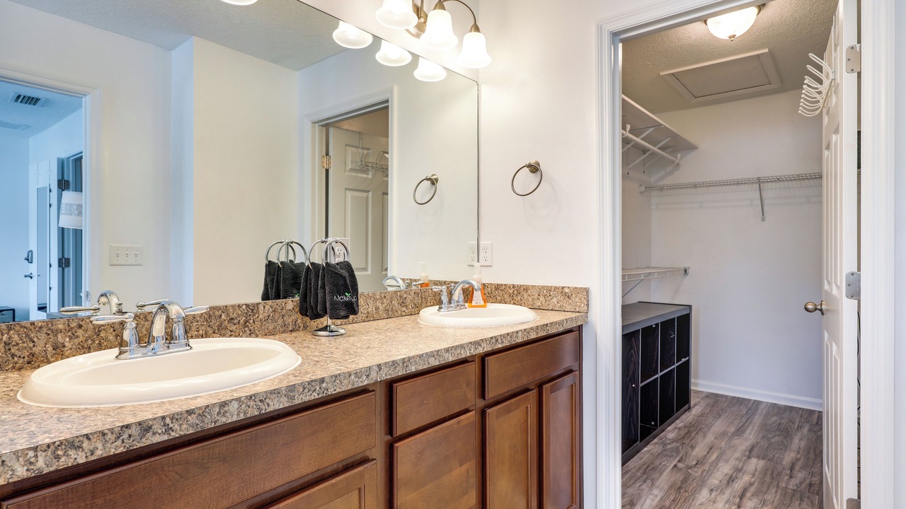 Photo of Bathroom in OakLeaf Plantation