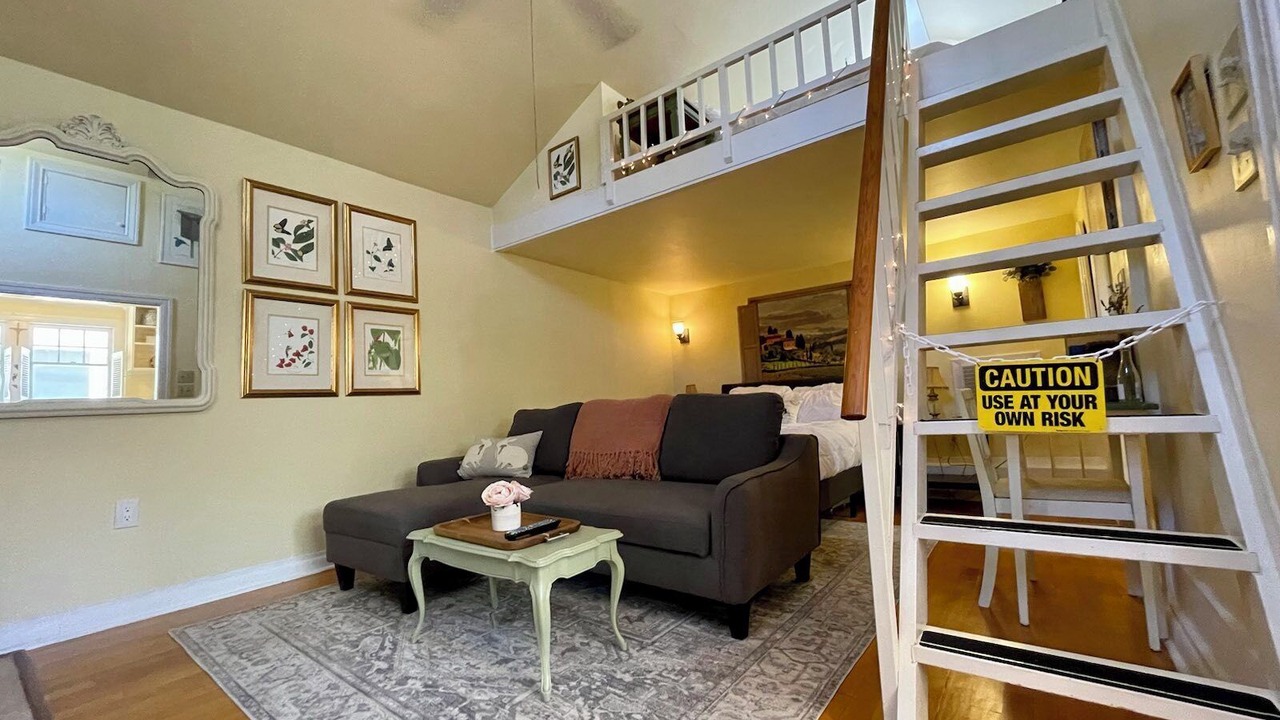 Photo of Livingroom in Historic Old Northeast
