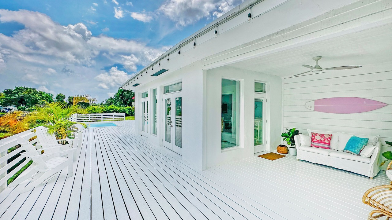 Photo of Patio Balcony in West Little River