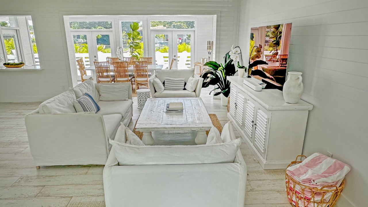 Photo of Livingroom in West Little River