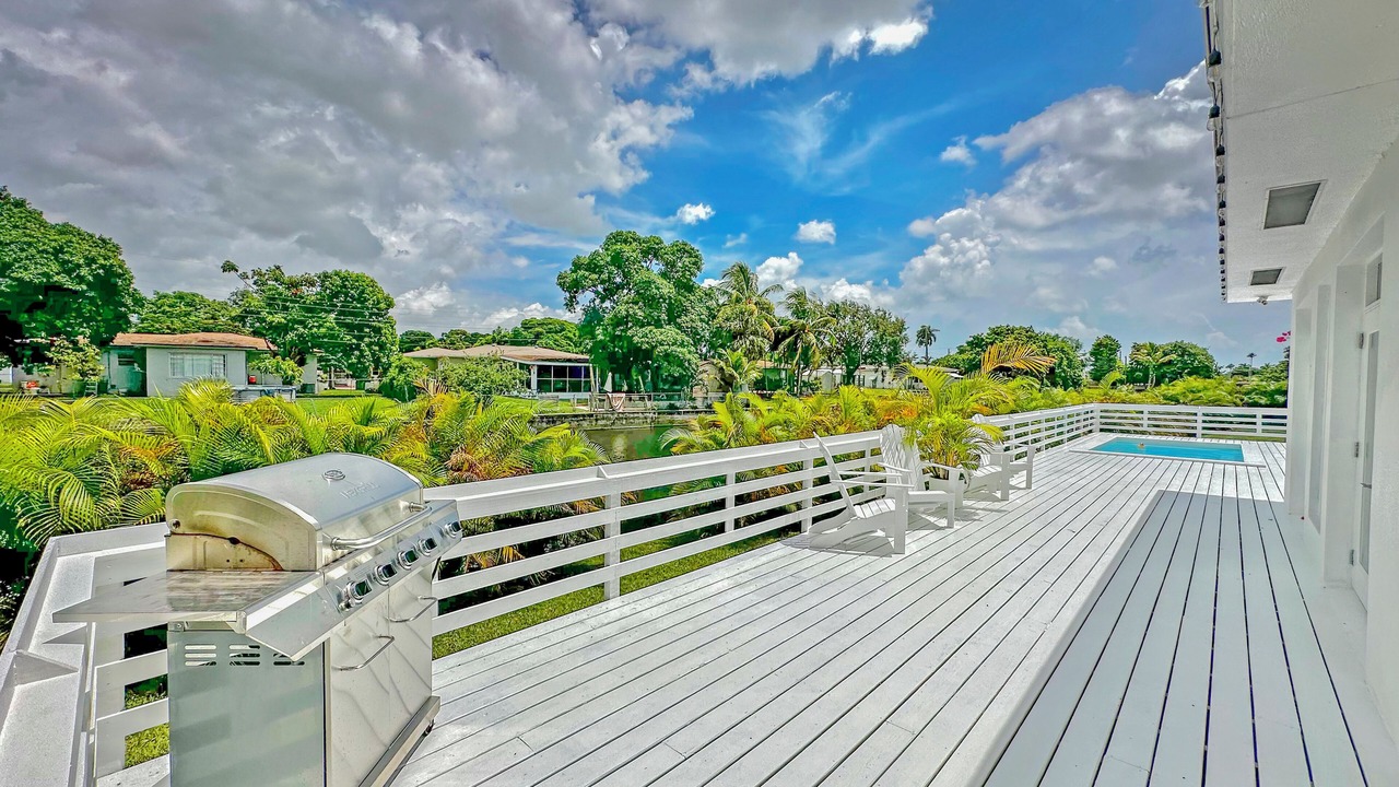 Photo of Patio Balcony in West Little River