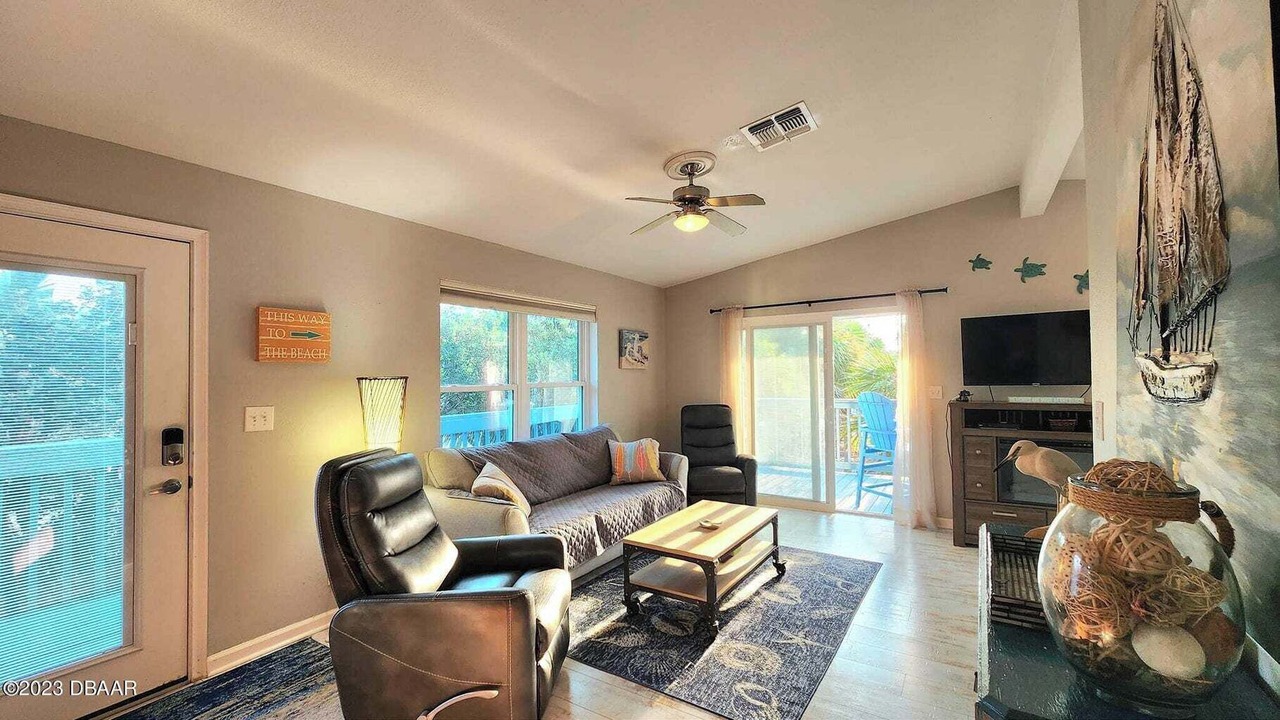 Photo of Livingroom in Avalon by the Sea