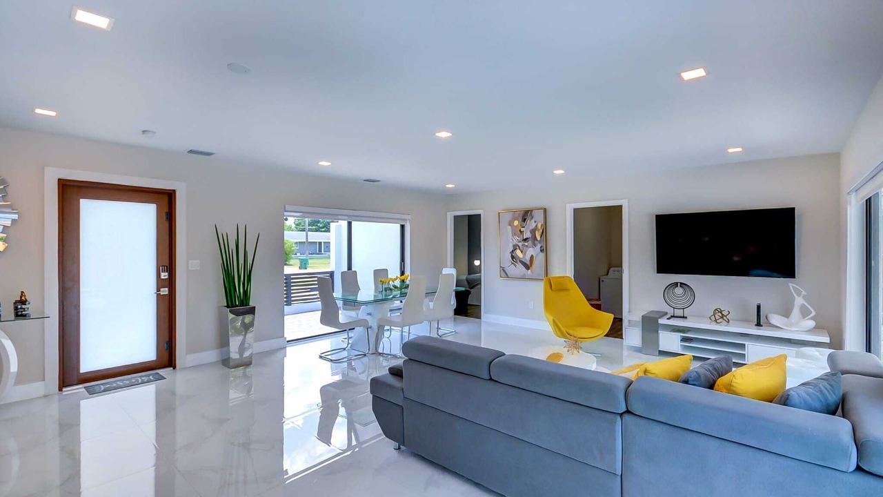 Photo of Livingroom in West Perrine