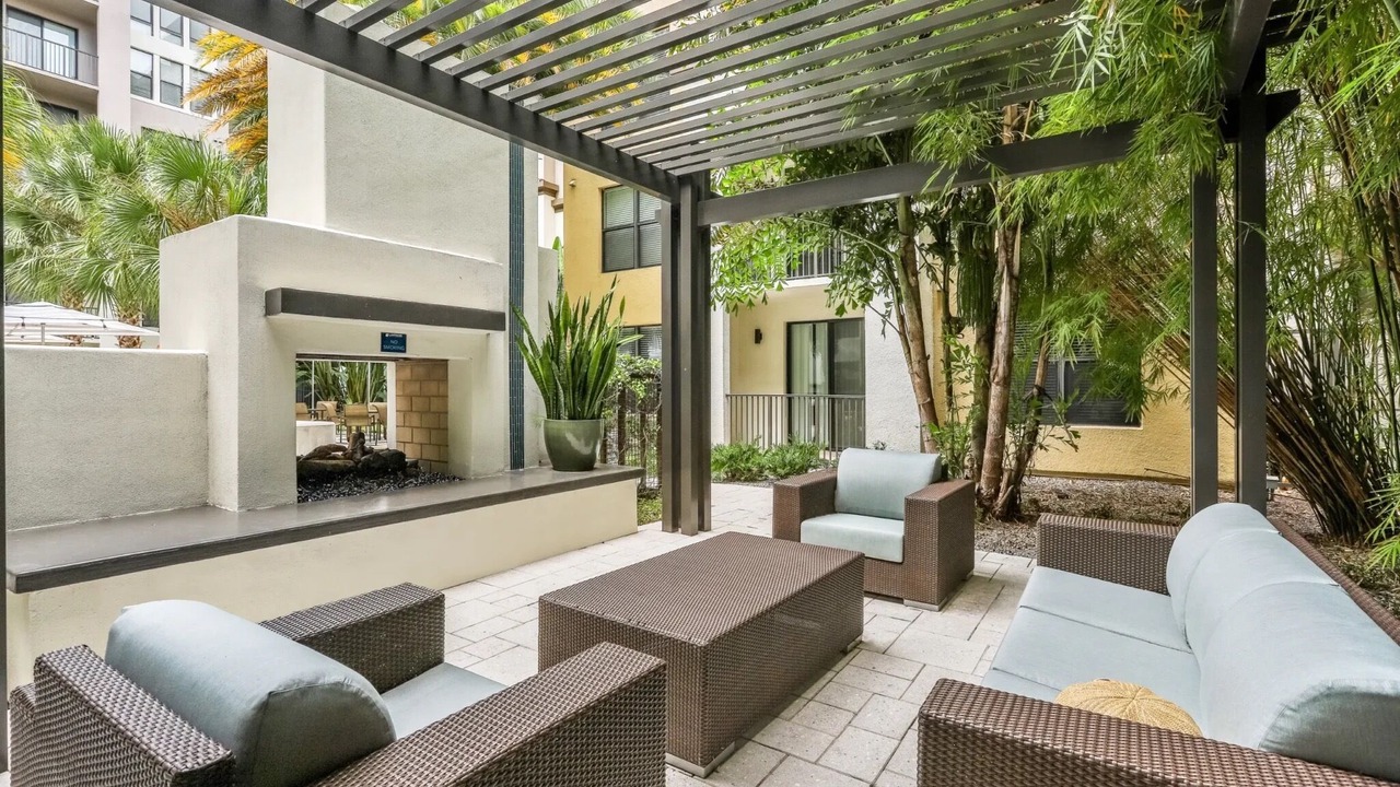 Photo of Patio Balcony in Carver City - Lincoln Gardens