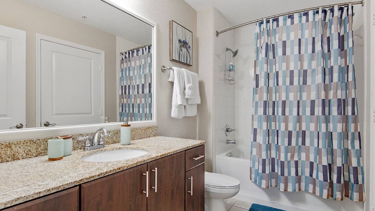 Photo of Bathroom in Carver City - Lincoln Gardens