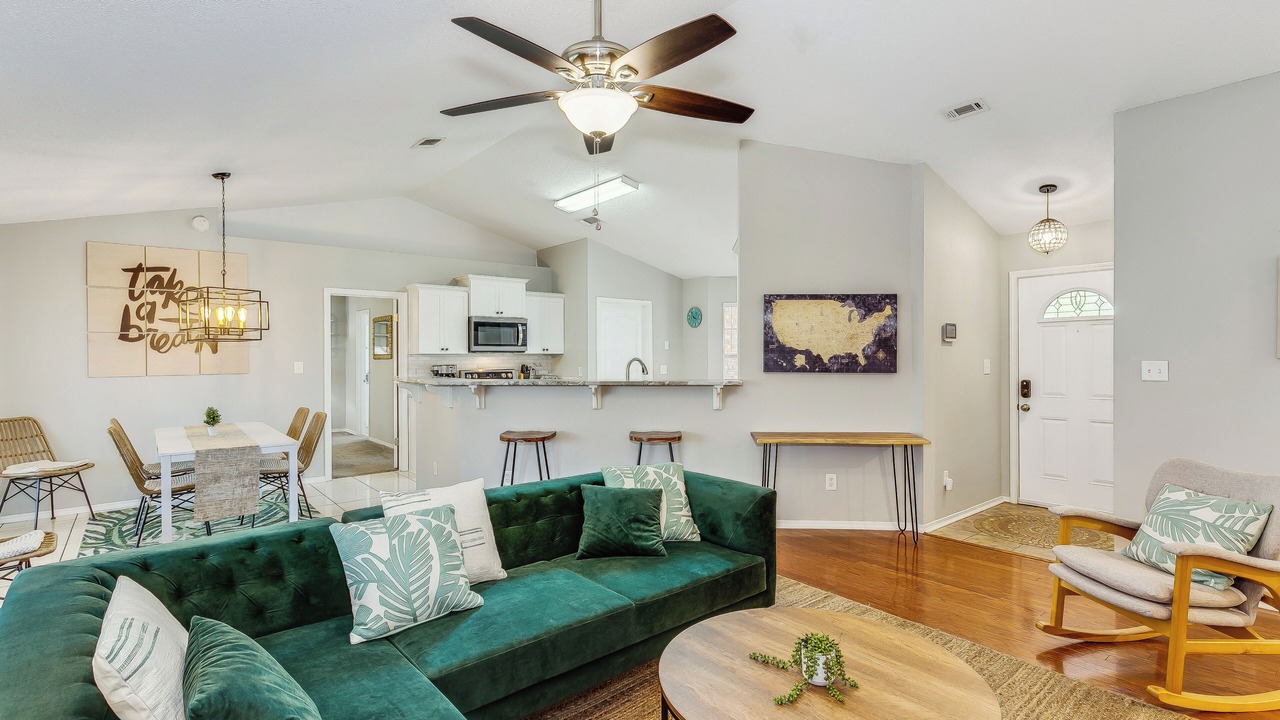 Photo of Livingroom in Pensacola