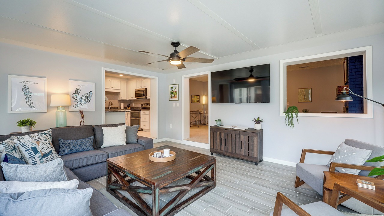 Photo of Livingroom in Dolphin's Cove