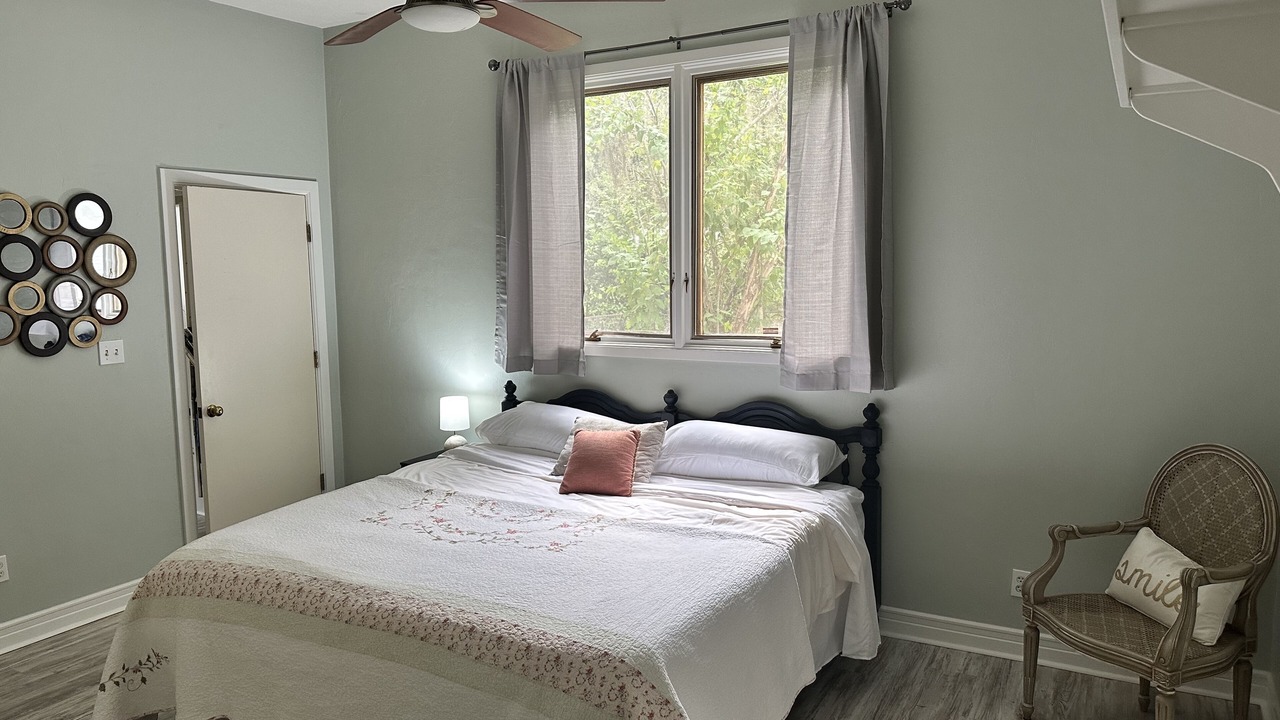 Photo of Bedroom in Lake Bradford -Cascade Lake