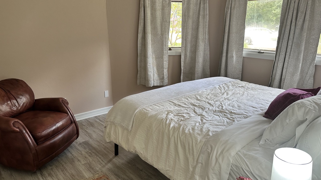 Photo of Bedroom in Lake Bradford -Cascade Lake