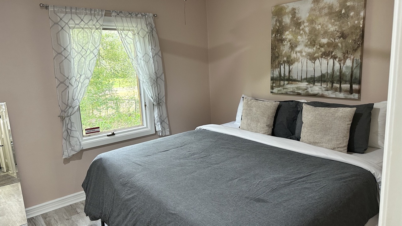Photo of Bedroom in Lake Bradford -Cascade Lake