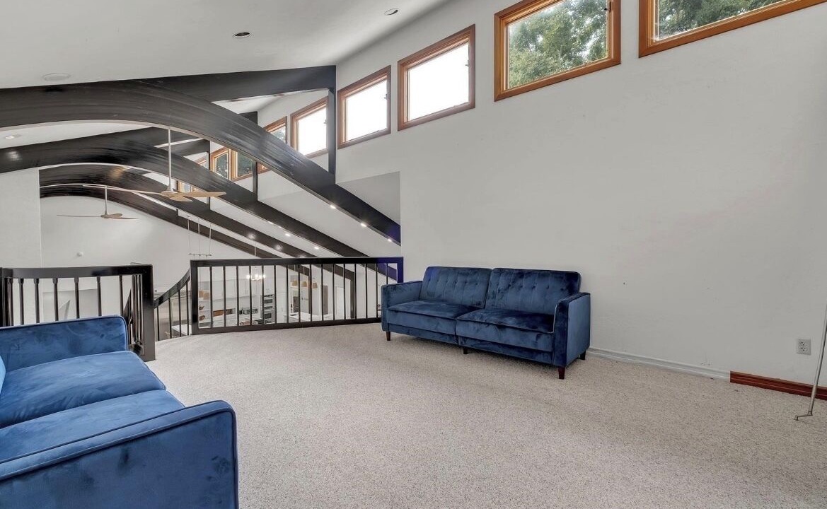 Photo of Livingroom in Lake Bradford -Cascade Lake