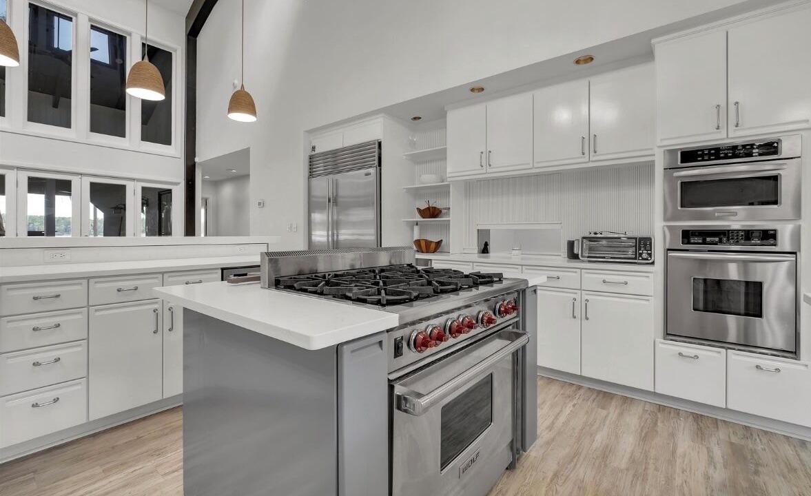 Photo of Kitchen in Lake Bradford -Cascade Lake